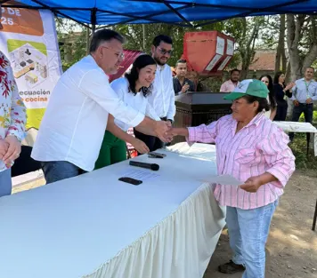 Fotografía de las acciones de Registro Civil en Tuxpan, Jalisco.